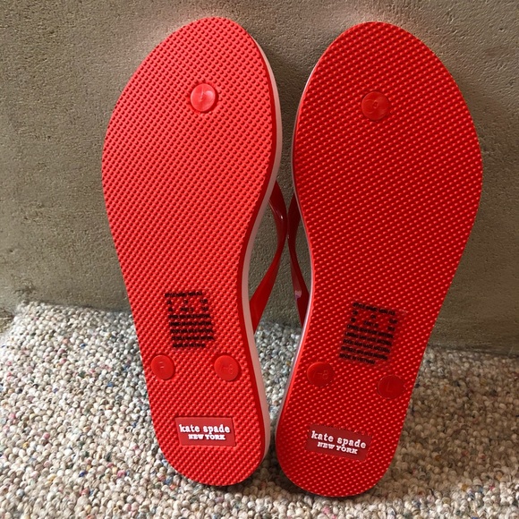 More 🔜 🎉 HP 🎉 🆕 Kate Spade ♠️ Fiji Flip Flops Wild Strawberry - Picture 7 of 14